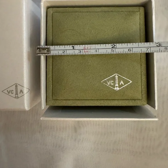 Van Cleef & Arpels 💯% Authentic luxury Green Velvety Jewelry or storage Box Set - Picture 4 of 8